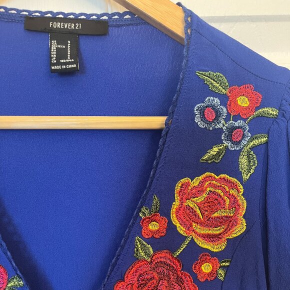 Front tie embroidered top - Picture 3 of 3